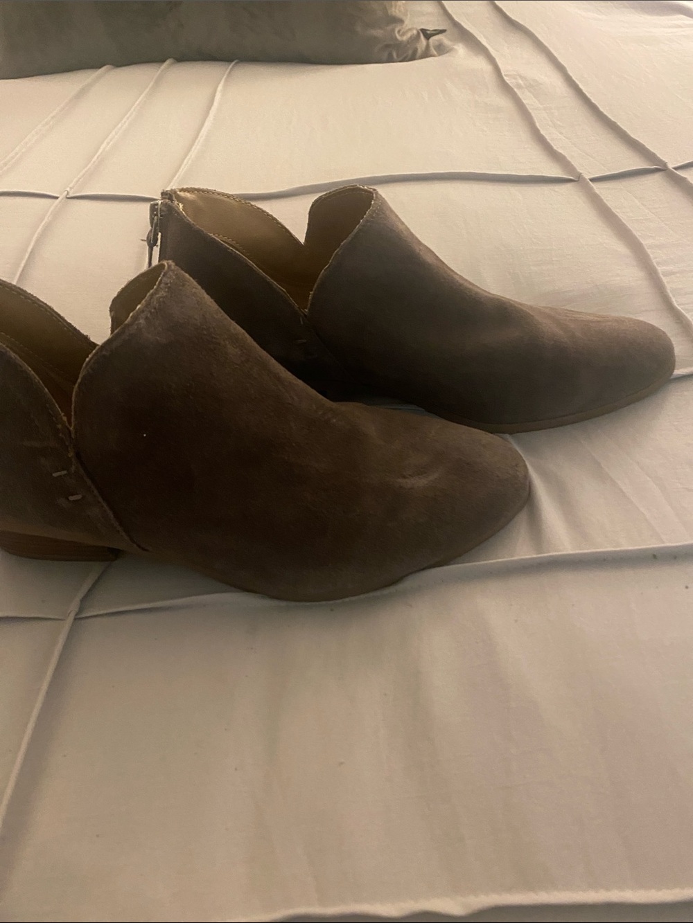 Reaction Kenneth Cole Grey Suede Ankle Booties Size 9